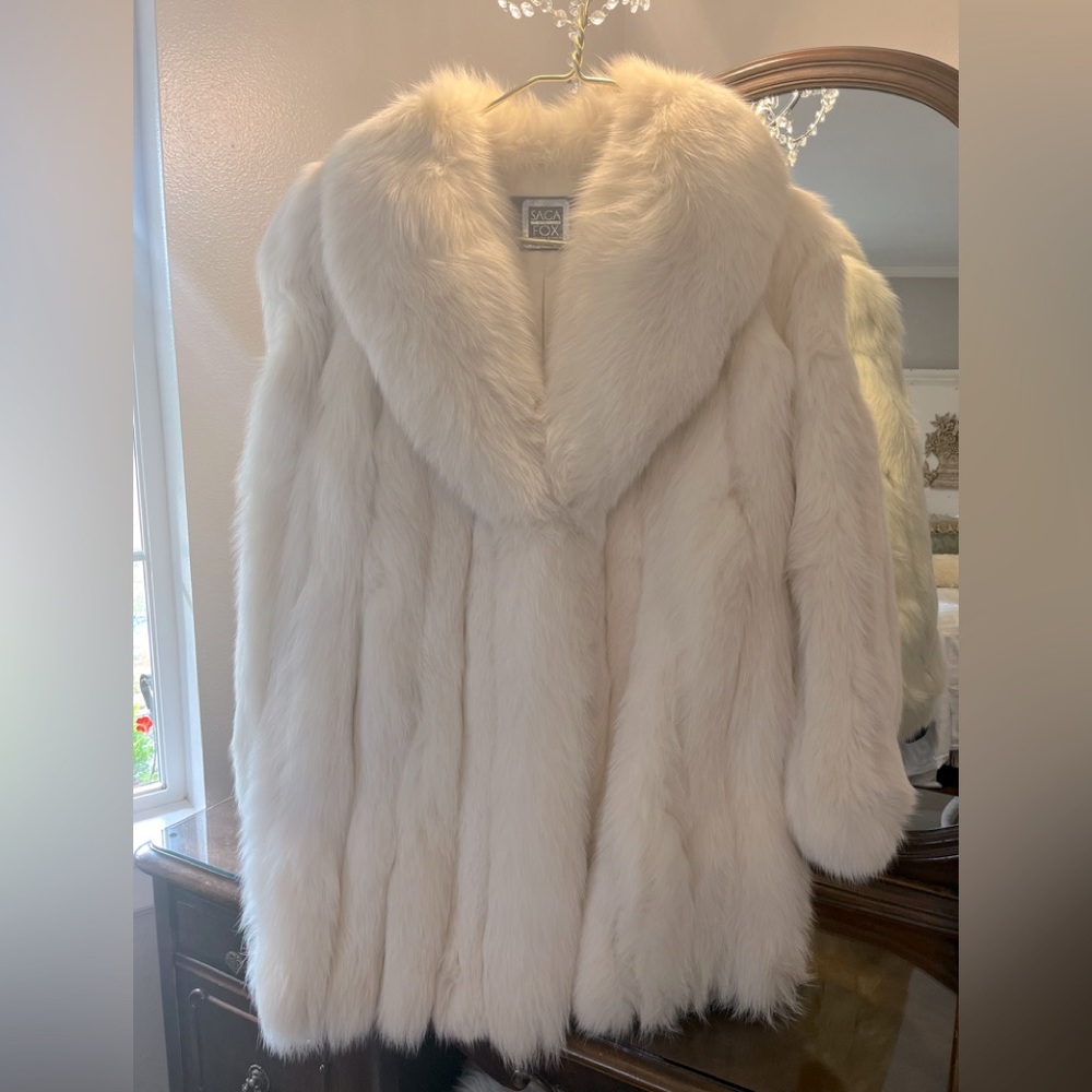 Saga Fox Fur Coat size Medium, medium length (shoulder to bottom 32”)